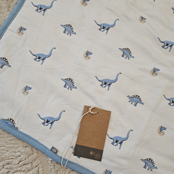 NEW Kyte Baby - Dinosaur Print Blue Baby Blanket in Jurassic 1.0 - Picture 3 of 5